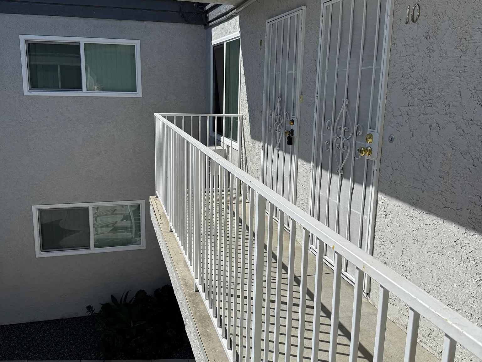 2 bed, 800 sqft, $2,400 — Photo 2