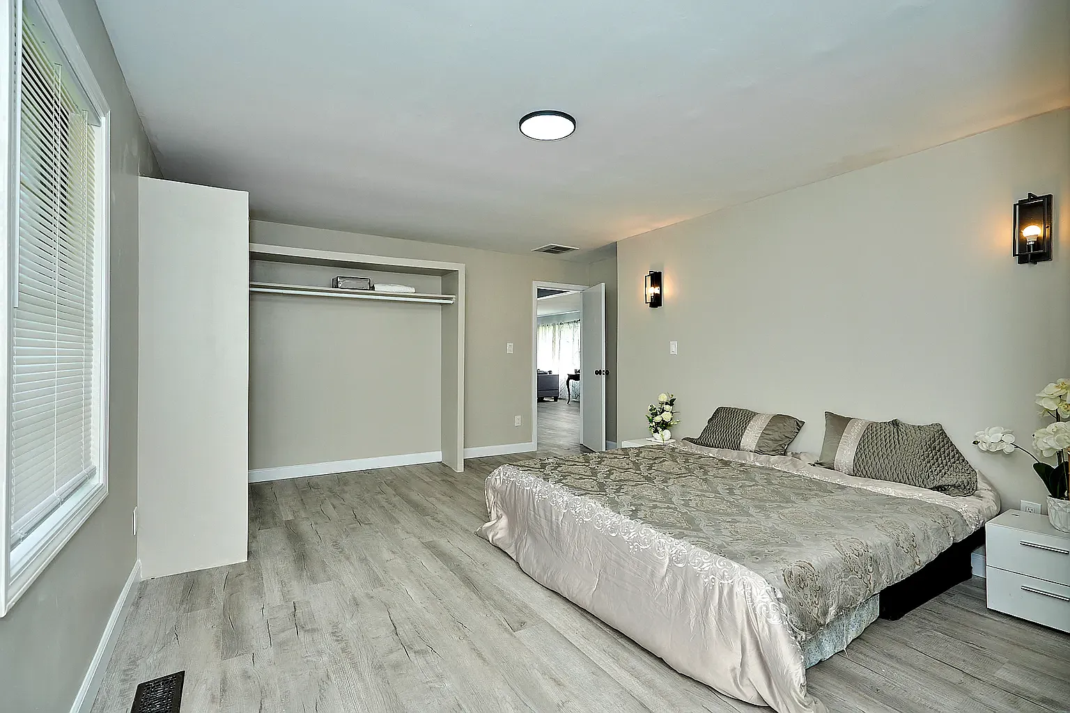 5 bed, 2722 sqft, $2,180 — Photo 1