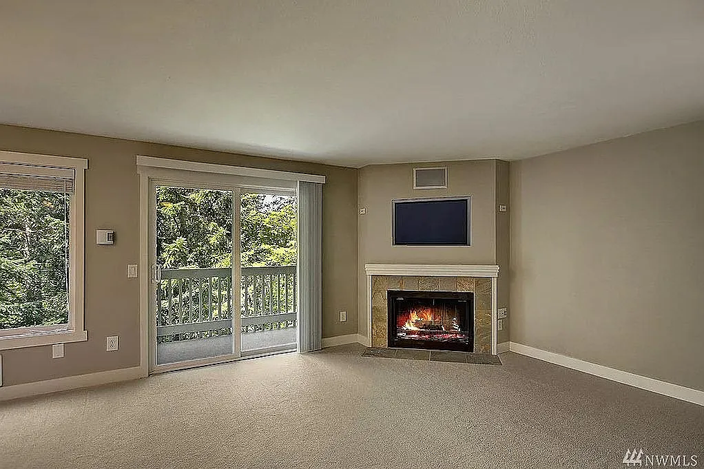 2 bed, 1.5 bath, 922 sqft, $2,400 — Photo 2