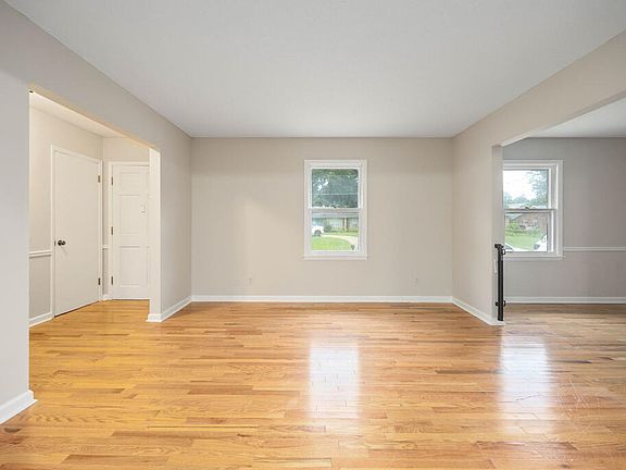 2nd image of 2110 Coventry Dr