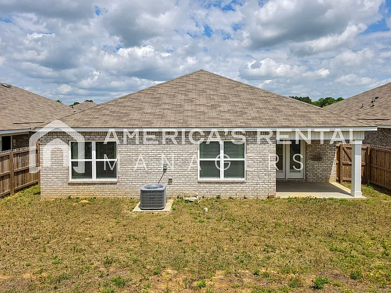 1508 Heritage Cir SE — Photo 40