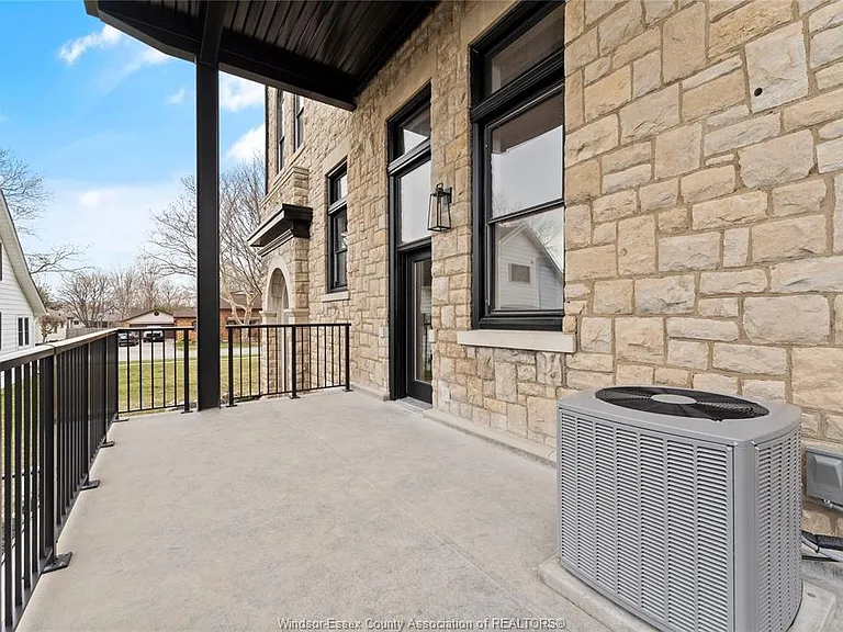 247 Brock St #201 — Photo 28