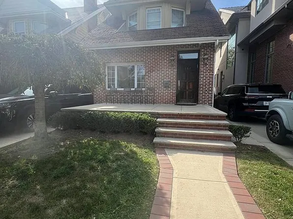 862 E 10th St, Brooklyn, NY 11230