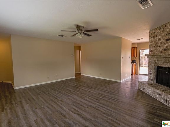 3rd image of 402 Roanoke Dr