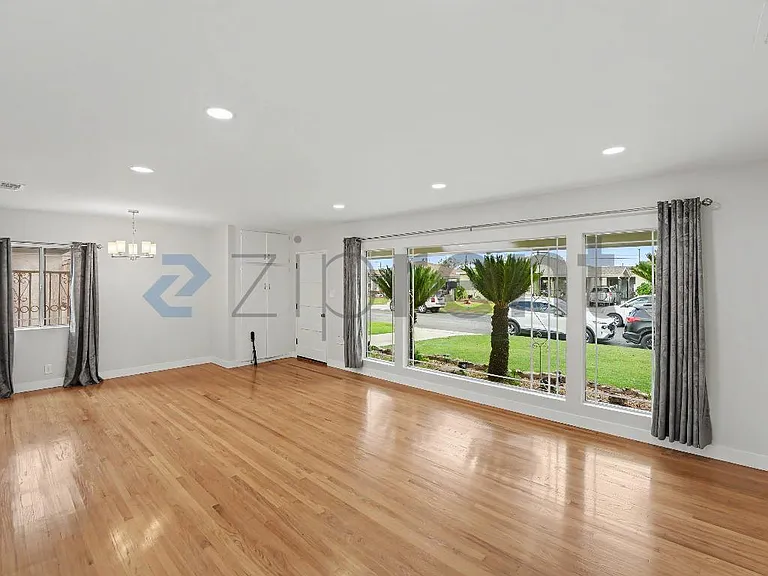 7343 Cloverlawn Dr — Photo 9