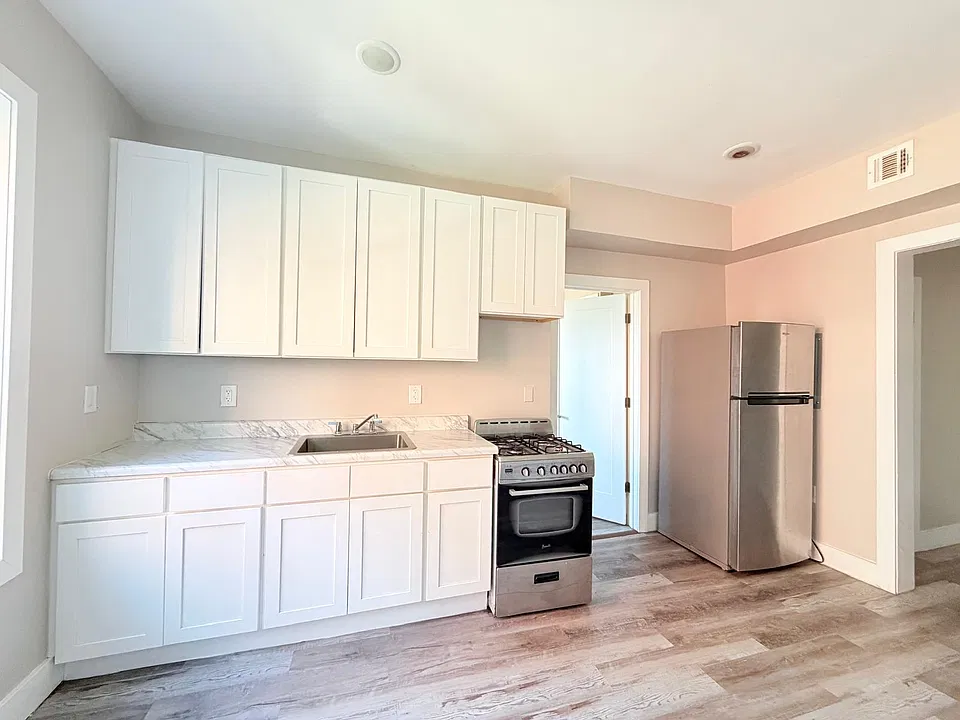 104 Belmont Ave #22E