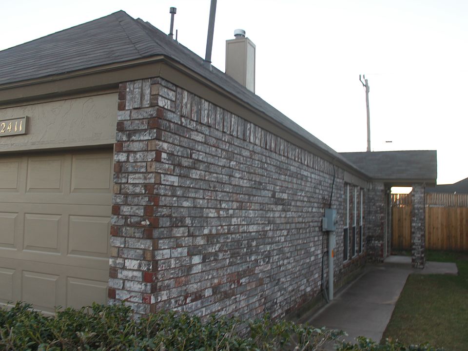 1st image of 2411 Lakecrest Dr
