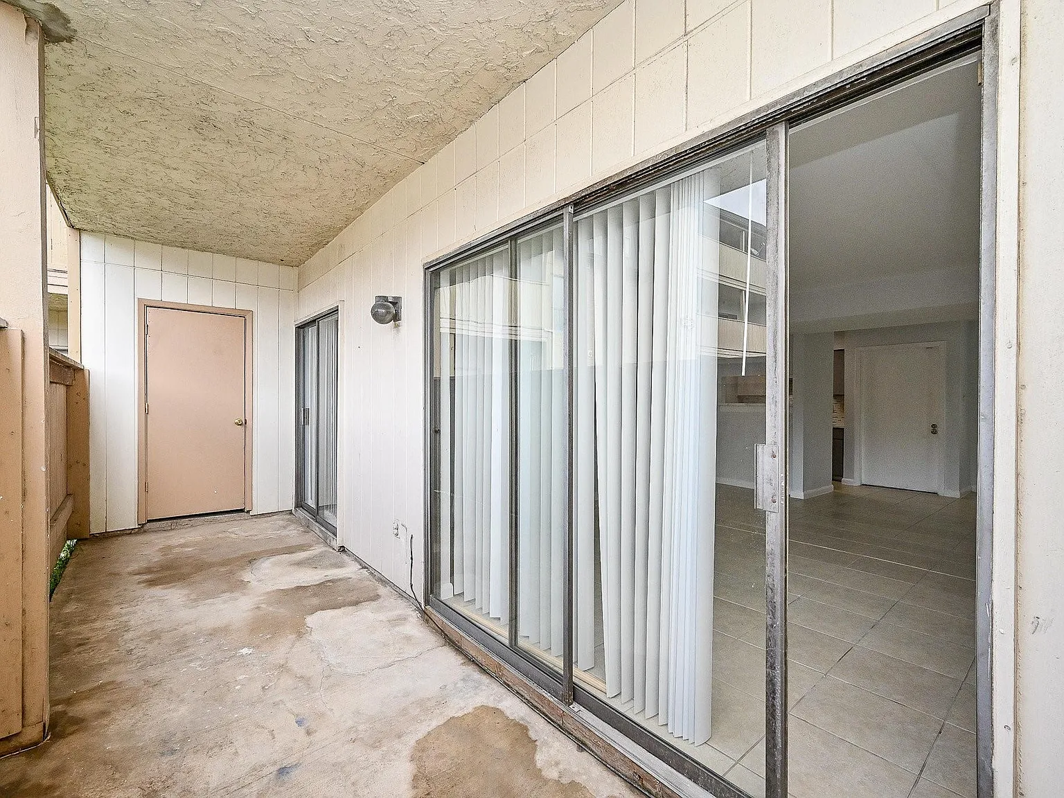 2 bed, 2.0 bath, 1092 sqft, $1,400 — Photo 2