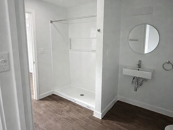 3rd image of 1205 S Georgia St