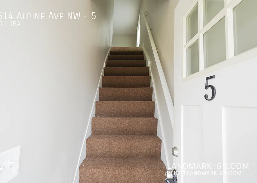 Updated 1 Bed /1 Bath — Photo 2