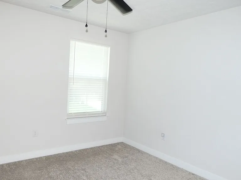 417 Sydney Dr — Photo 17