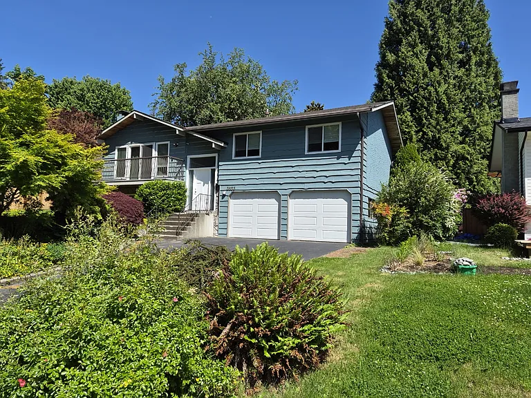 3853 Clematis Cres — Photo 1