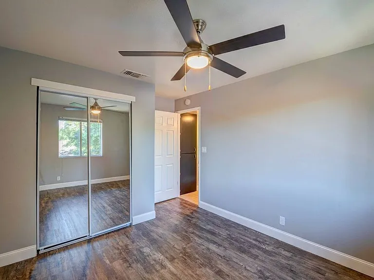 Sandpointe Apartments — Photo 15