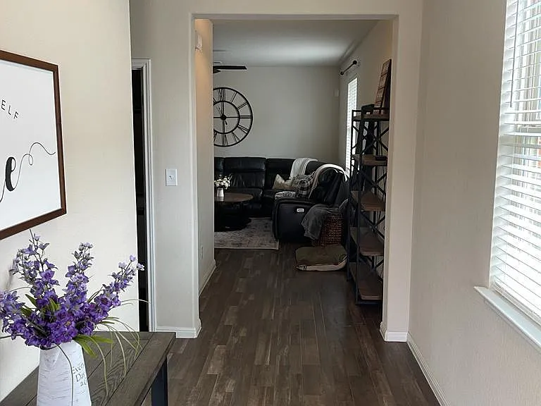 160 Earl Keen St — Photo 4