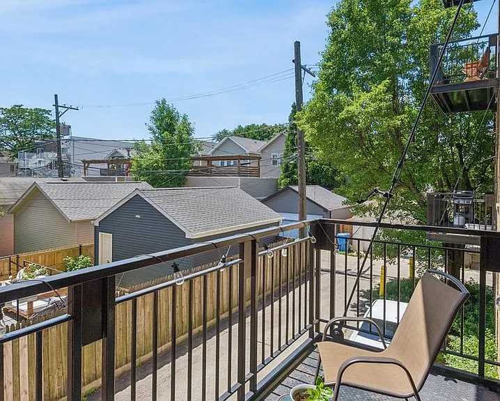 1740 N Maplewood Ave #210 — Photo 10