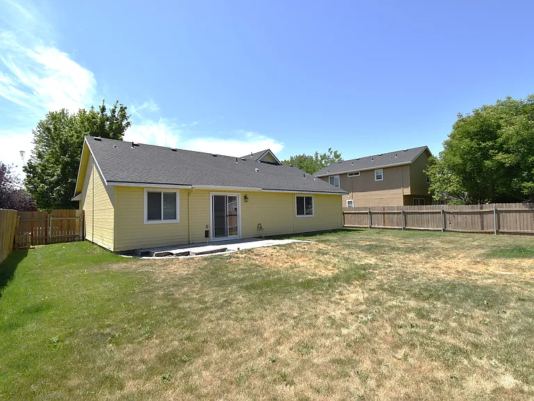 354 E Carver Dr — Photo 24