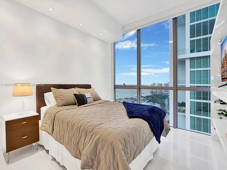 1100 Biscayne Blvd #4001 — Photo 28