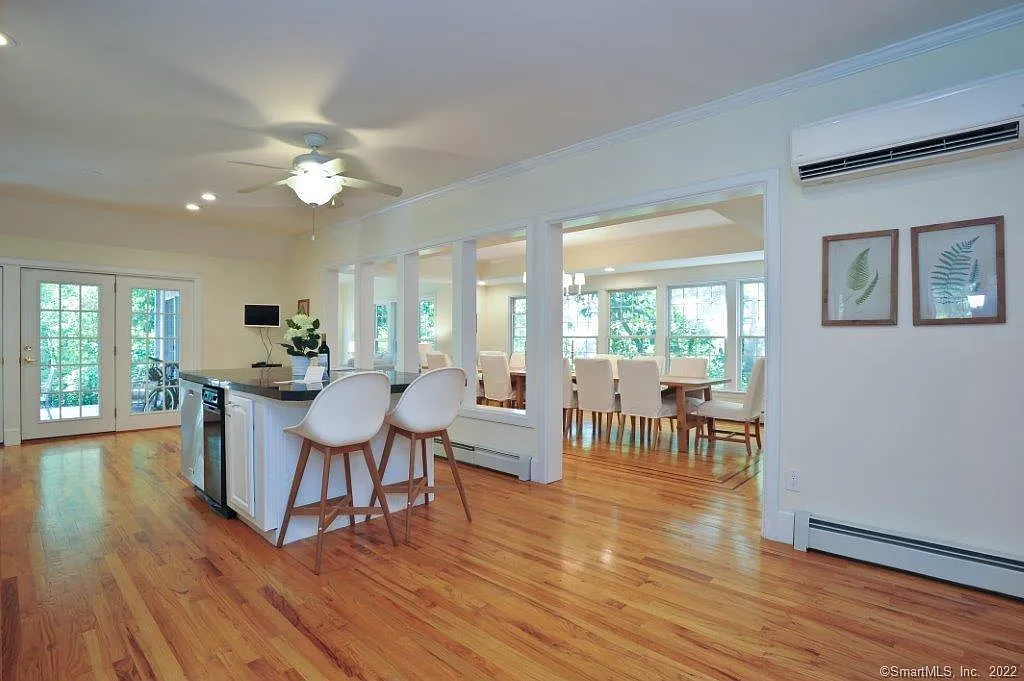 3 bed, 3.5 bath, 4251 sqft, $30,900 — Photo 4
