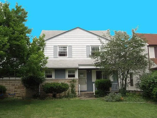 23109 Greenlawn Ave photo 1