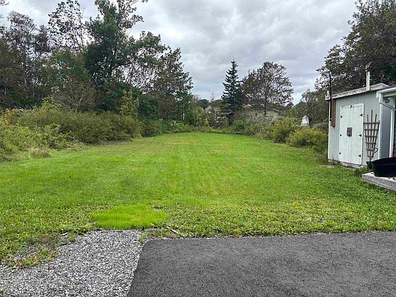 4th image of 910 Shore Rd