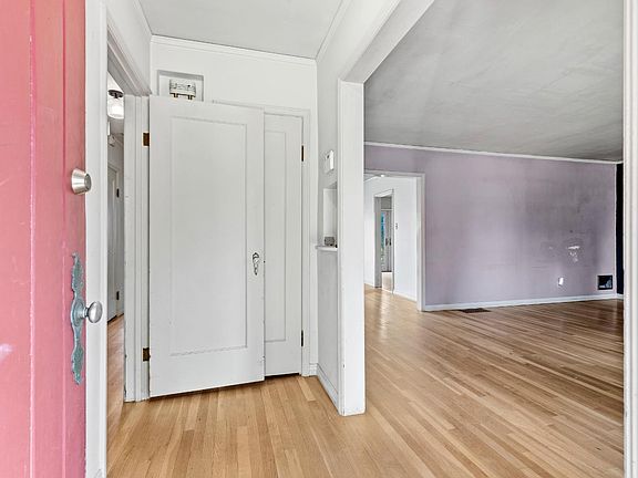 5th image of 213 Palm Ave