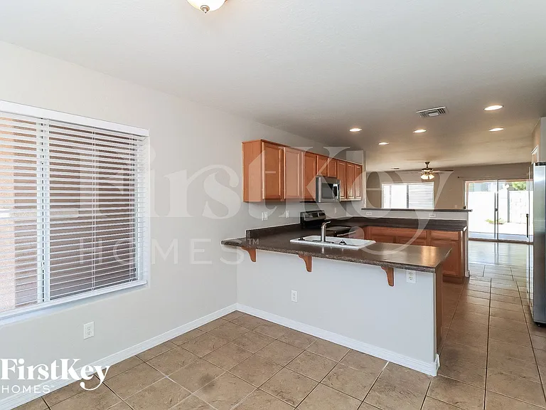 2854 E Phelps Rd — Photo 4