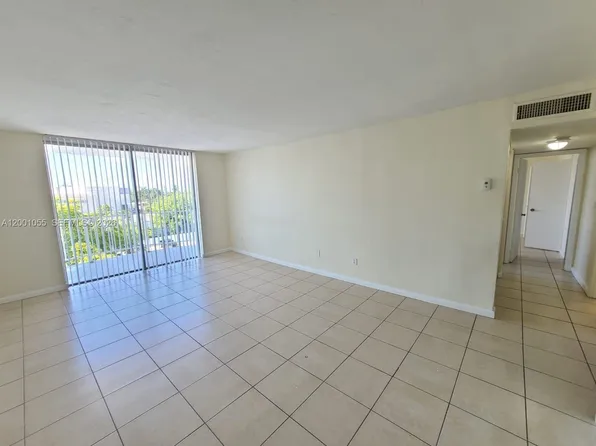 496 NW 165th Street Rd APT D409, Miami, FL 33169