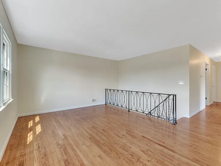 192 Maywood Ave — Photo 17