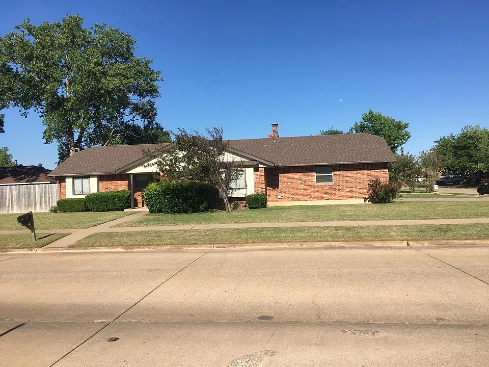 2112 Crystal Dr