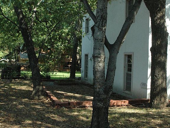 5th image of 613 Lake Dr