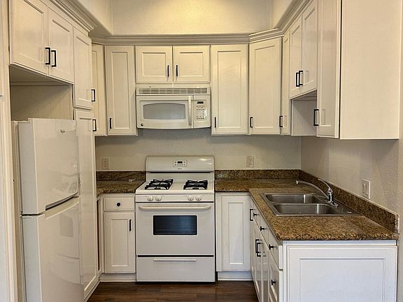 2nd image of 4670 York Blvd