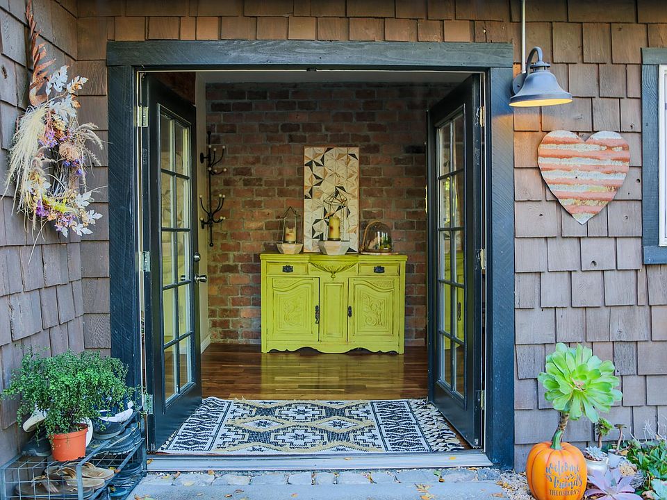 Beautiful entryway with double french doors.