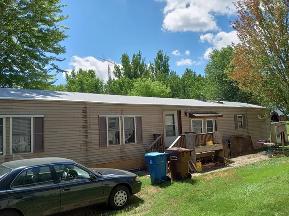 301 S 7th St, Henderson, MN 56044