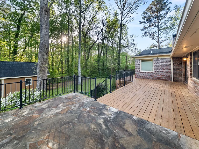 1247 Sycamore Dr — Photo 28