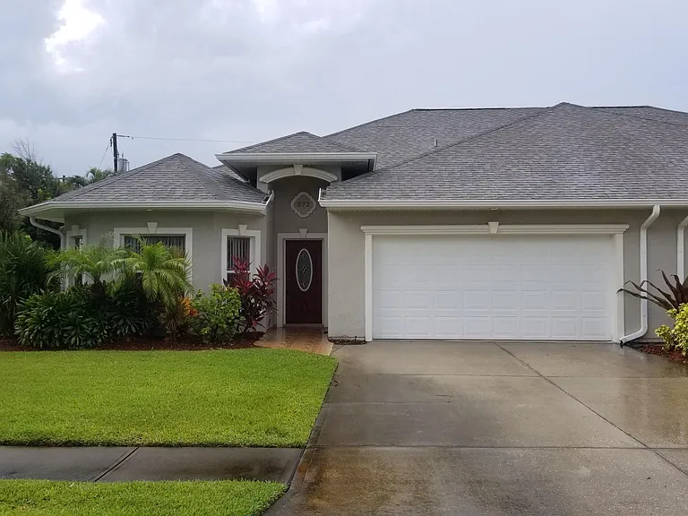 572 Lee Ave — Photo 3