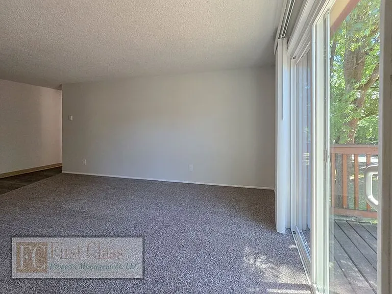 9555 SW Hall Blvd #12 — Photo 4