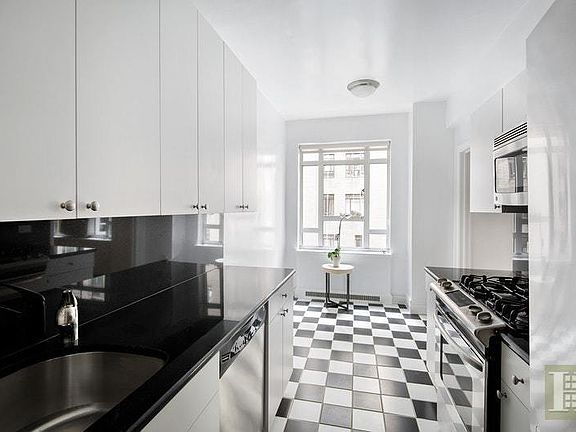 3rd image of 25 Central Park W APT 3W