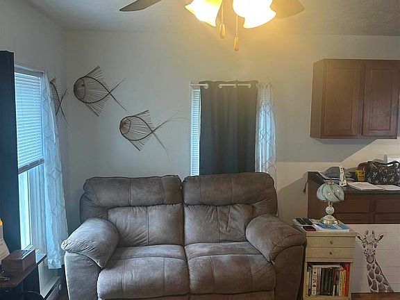 5th image of 1005 Houghton St