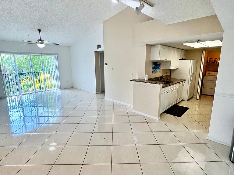 400 Crestwood Ct N #407 — Photo 10
