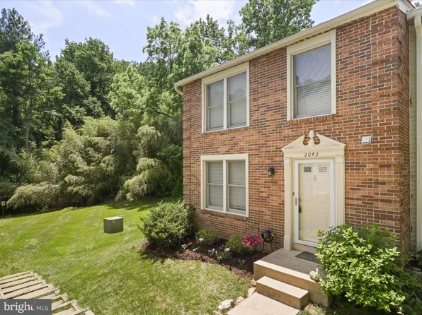 2042 Brooks Square Pl, Falls Church, VA 22043