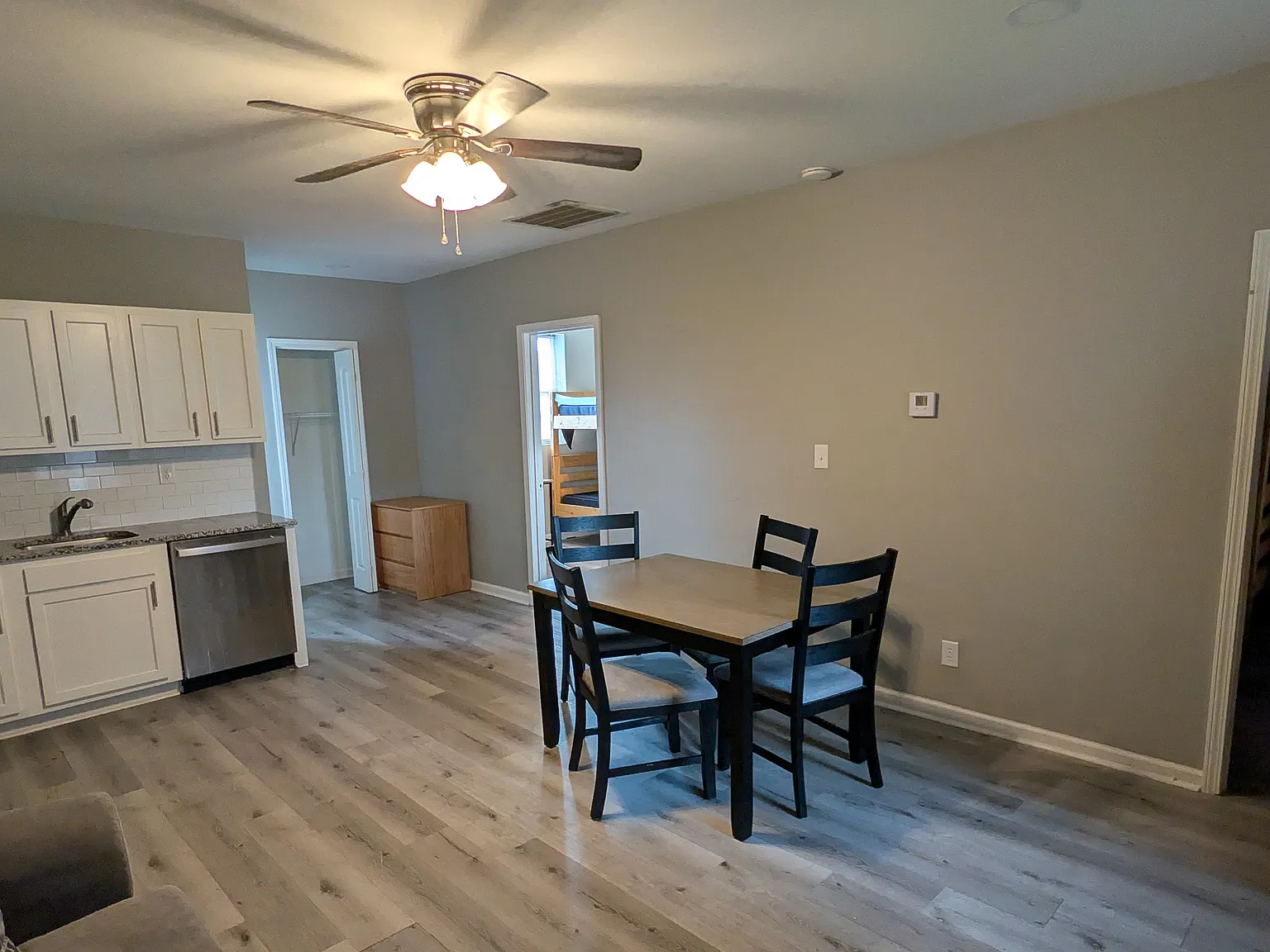 205 W Breckinridge St — Photo 2