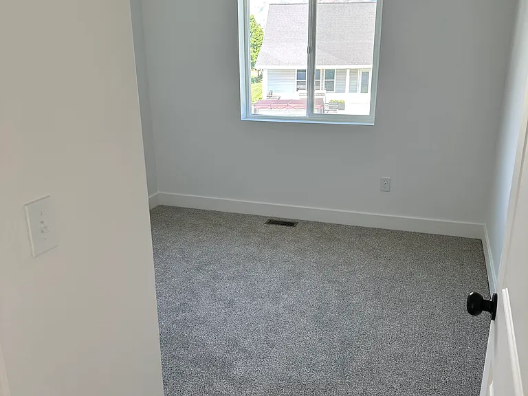 1886 N 250 W — Photo 14