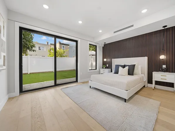 373 New York Avenue image 10 of 25