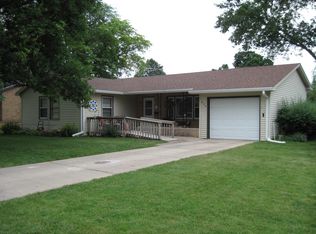 605 E 18th St, Yankton, SD 57078