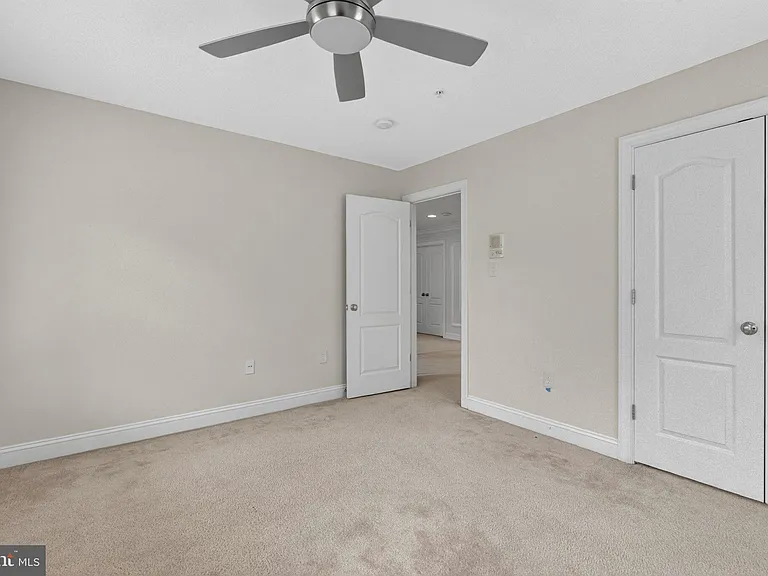 15806 Copper Beech Dr — Photo 52