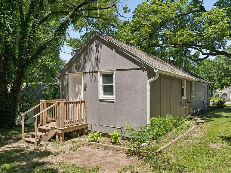 33225 W 83rd St — Photo 24