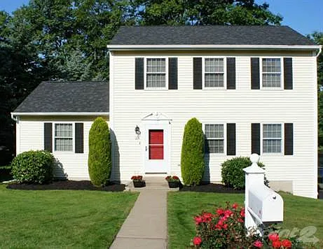 28 Park Ln N photo 1