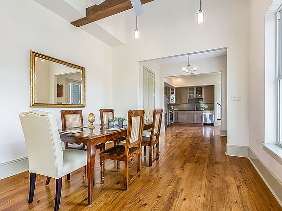 3rd image of 1722 Columbus St
