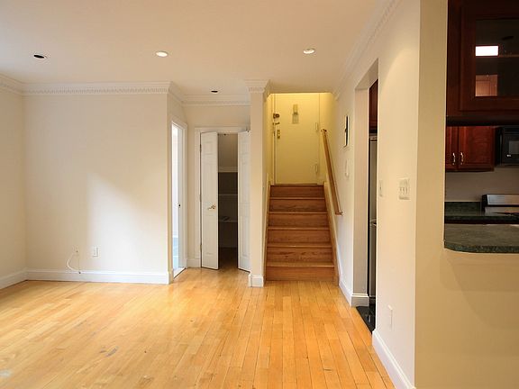 4th image of 220 W 104th St APT 4R