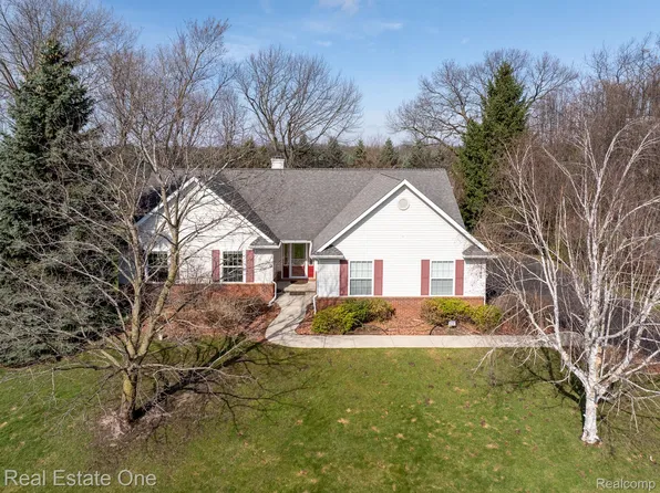 16380 Trotter Ln, Linden, MI 48451